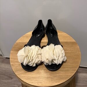 💸CLEARANCE 4 for $15💸 Black and Cream Women's Sandals
